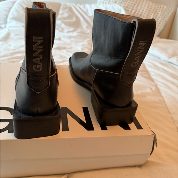 Ganni Aged Effect Leather Ankle Boots (size 41 EU/IT 10 US) - Picture 2 of 8